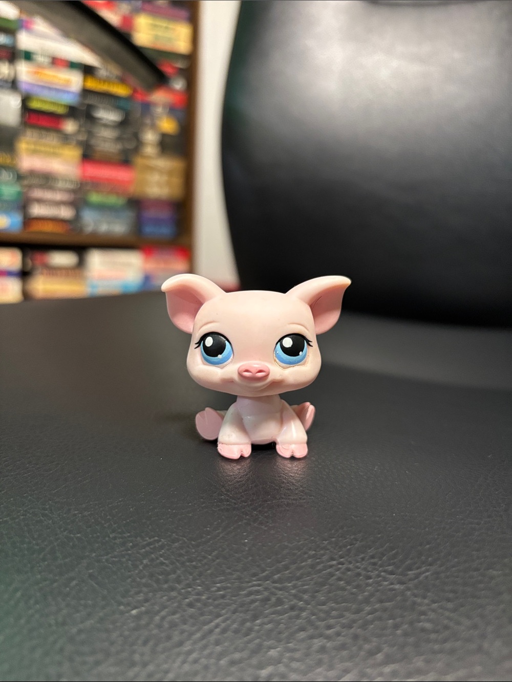 Littlest Pet Shop LPS #87 Pink Pig with Blue Eyes
